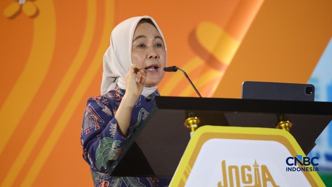 Thousands of Young People Trained to Become Digital 'Champions' Through This Program
