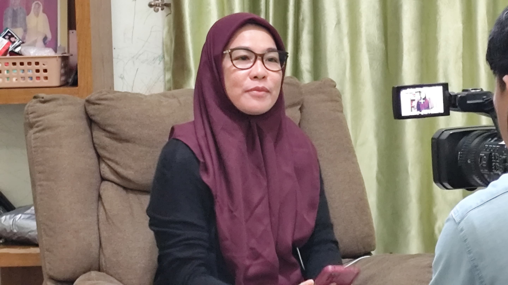 Son Released by Israel, Makassar-born Activist Mother Weeps with Joy