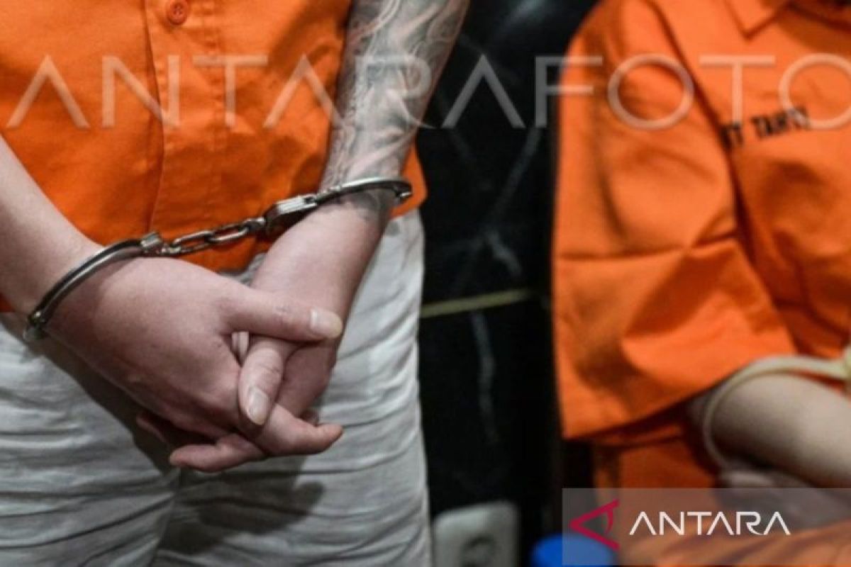 Police hunt a fraud suspect in Kelapa Gading