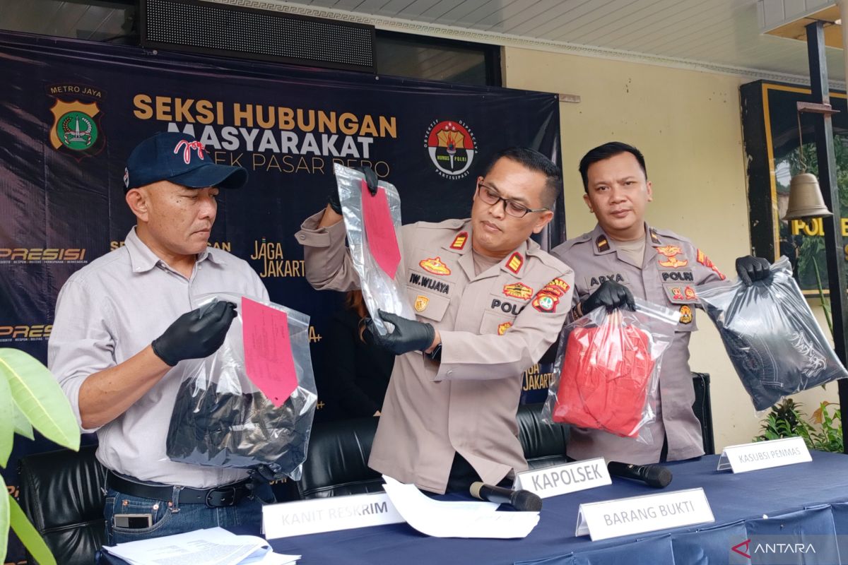 Police arrest two stabbing suspects in Pasar Rebo