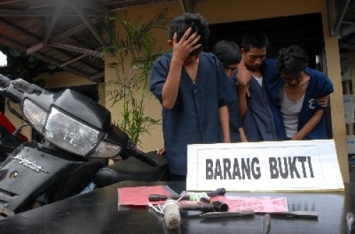 Motorcycle theft receivers network busted by police; dozens of motorcycles seized