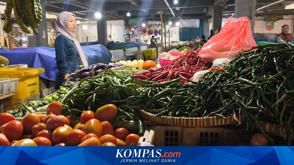 Prices of chilli and onions at Tangsel market expected to continue rising until Eid al-Adha