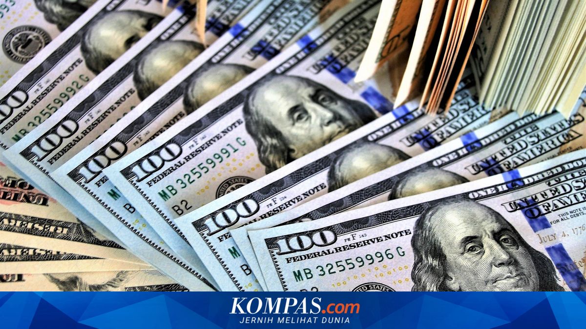 US dollar deposits in banks rise, OJK says risk remains under control