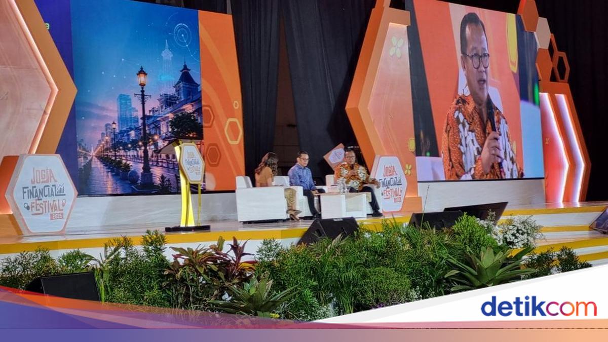 Nezar Patria Talks Digital Transformation at Jogja Financial Festival 2026