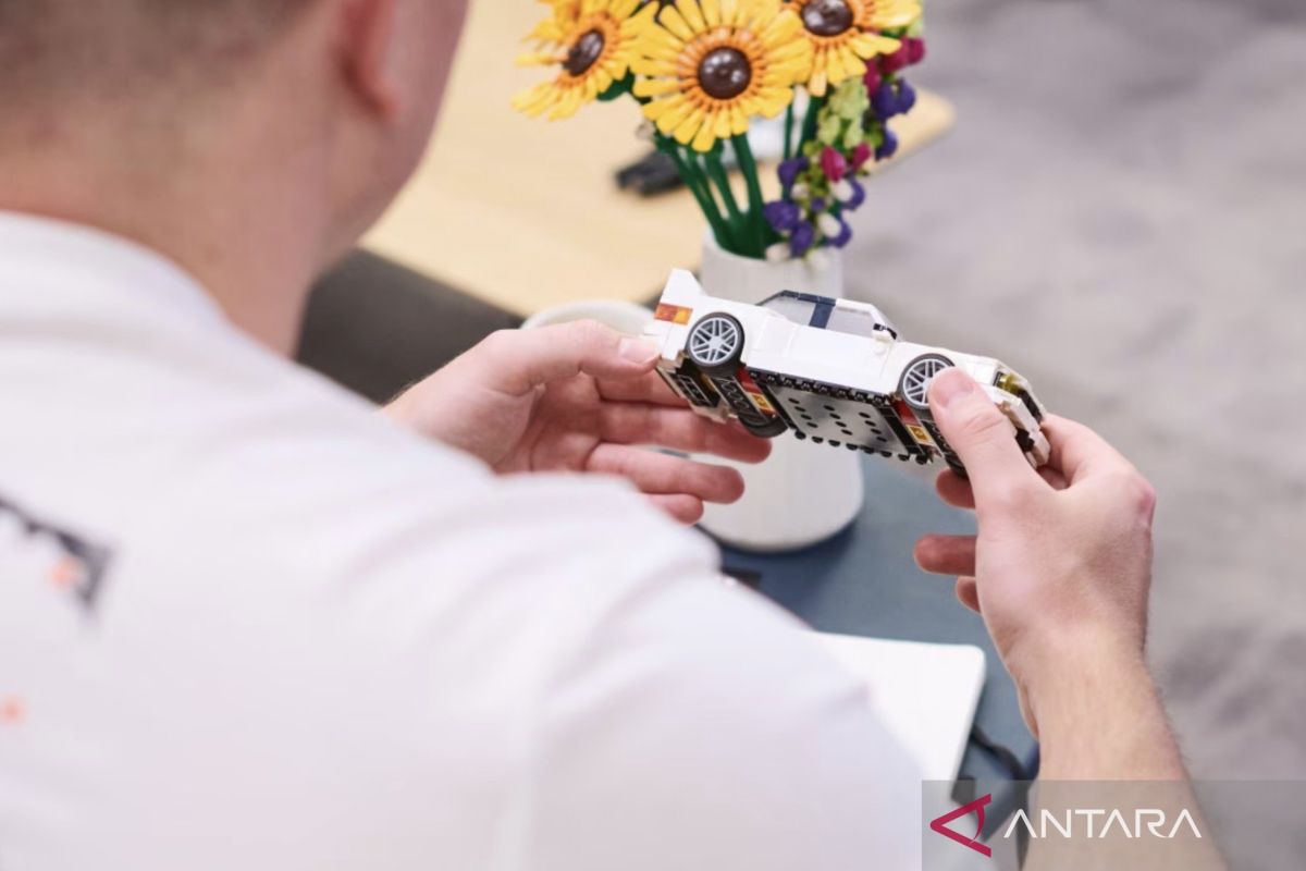 Lego marks the 40th anniversary of the BMW M3 E30 with a new miniature model