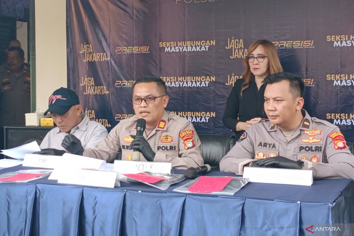 Two suspects arrested during attempted motorcycle theft at Pasar Rebo petrol station