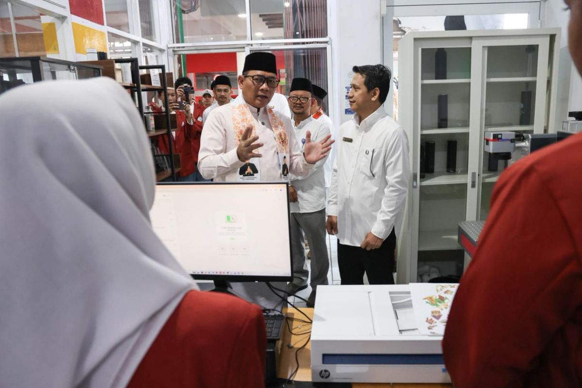 Central Jakarta urges students to take advantage of facilities at free private schools