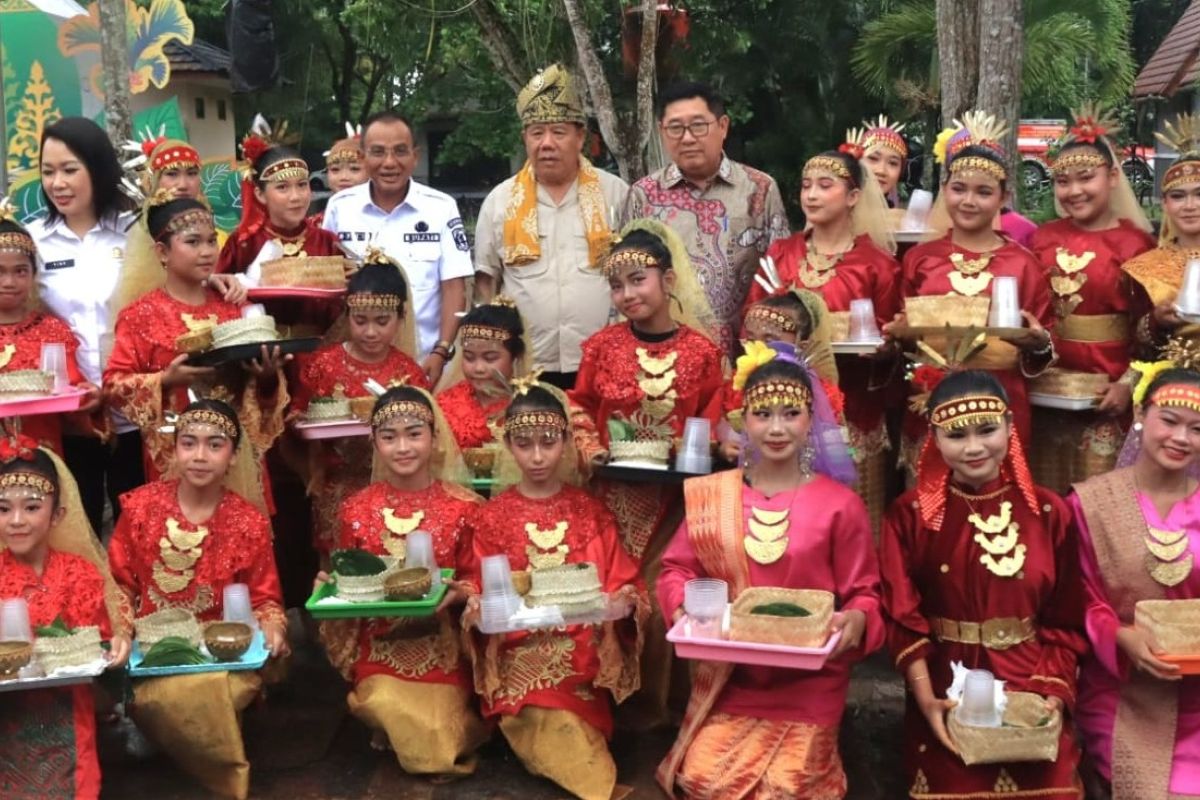1,000 Belitung residents hold mass betel-chewing event