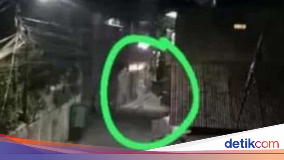 Panic over roaming 'pocong' and machete-wielding 'pocong' turns out to be hoax