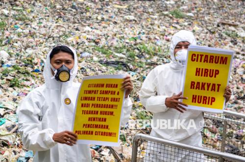 Environmental Activists Campaign to Save the Citarum River at Oxbow Bojongsoang