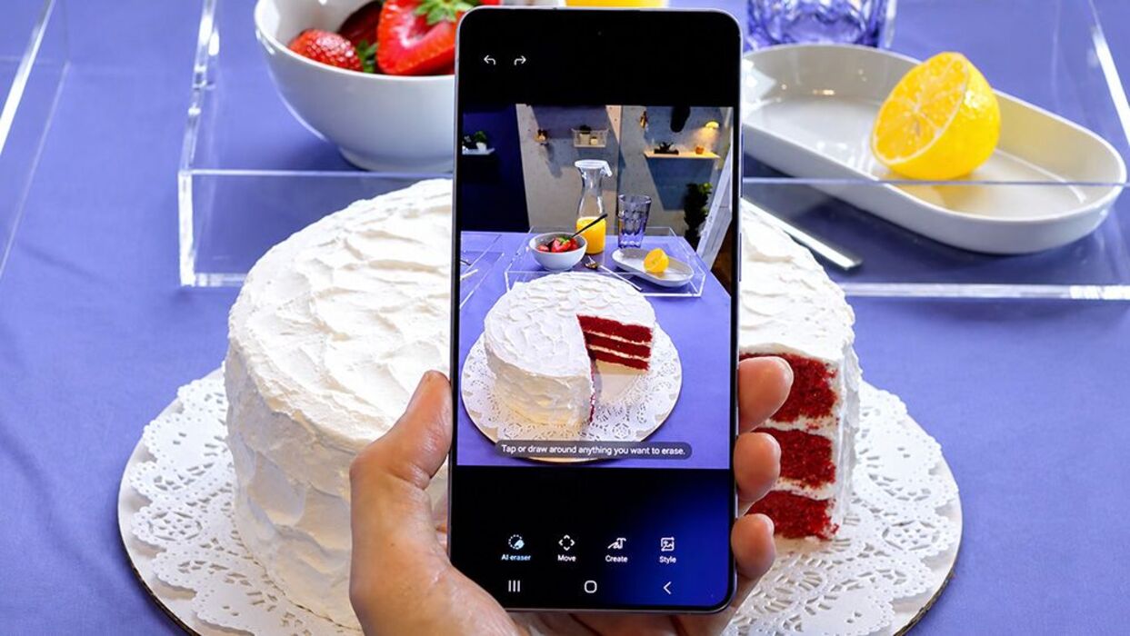 How to use the Photo Assist Galaxy AI feature on the Samsung Galaxy S26