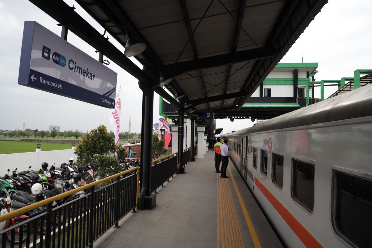 KAI Bandung urges passengers not to wear football club insignia linked to Persib match