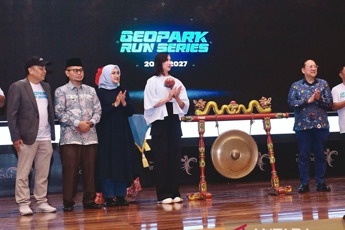 Banyuwangi Regent Ipuk Welcomes Geopark Run Series as Host
