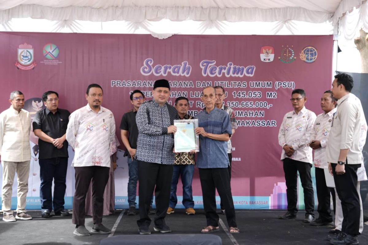 GMTD formally hands over seven PSU clusters to Makassar City Government