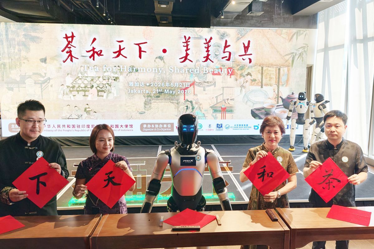 AGIBOT and ASIX Showcase Advanced Humanoid Robots at Jakarta Cultural Event