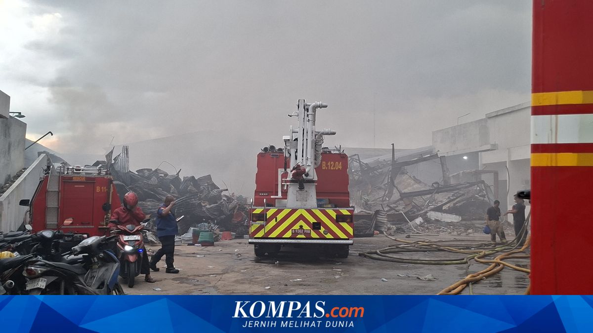 On its sixth day, plastic warehouse fire in West Jakarta not yet fully extinguished