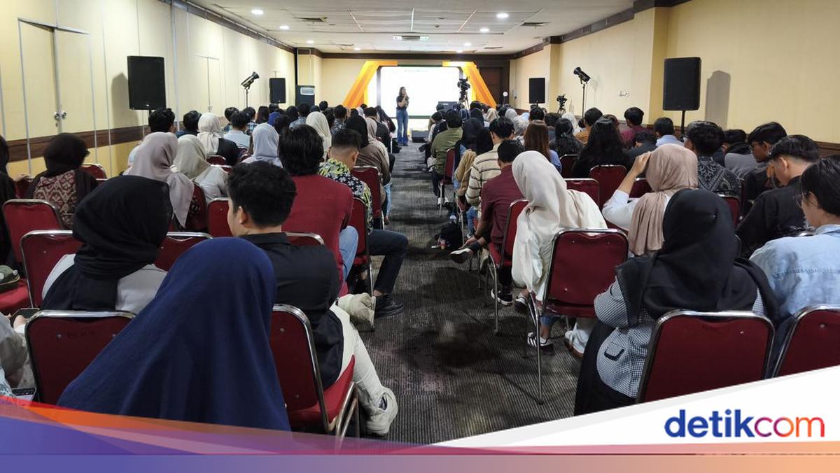 Crowds pack in as hundreds of applicants take part in CT Corp's Career Corner test at JFF 2026