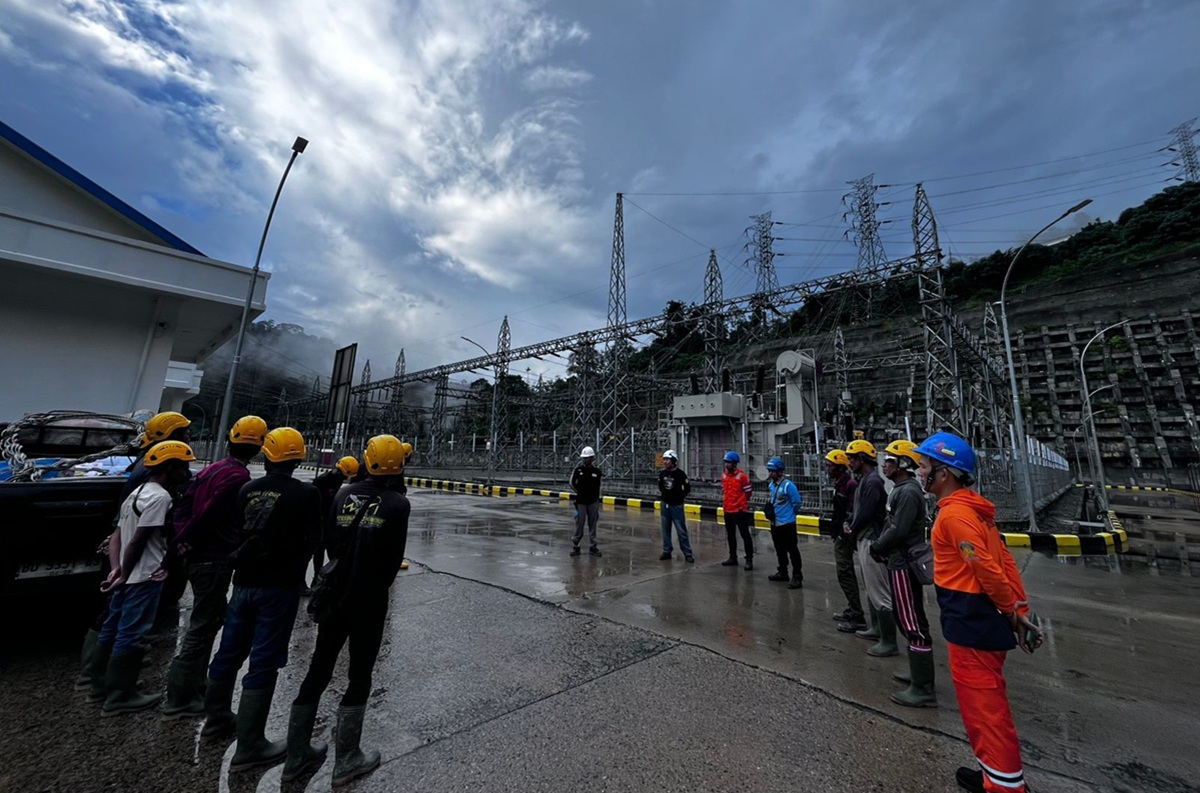 PLN Reports Progress in Restoring Electricity in Sumatra