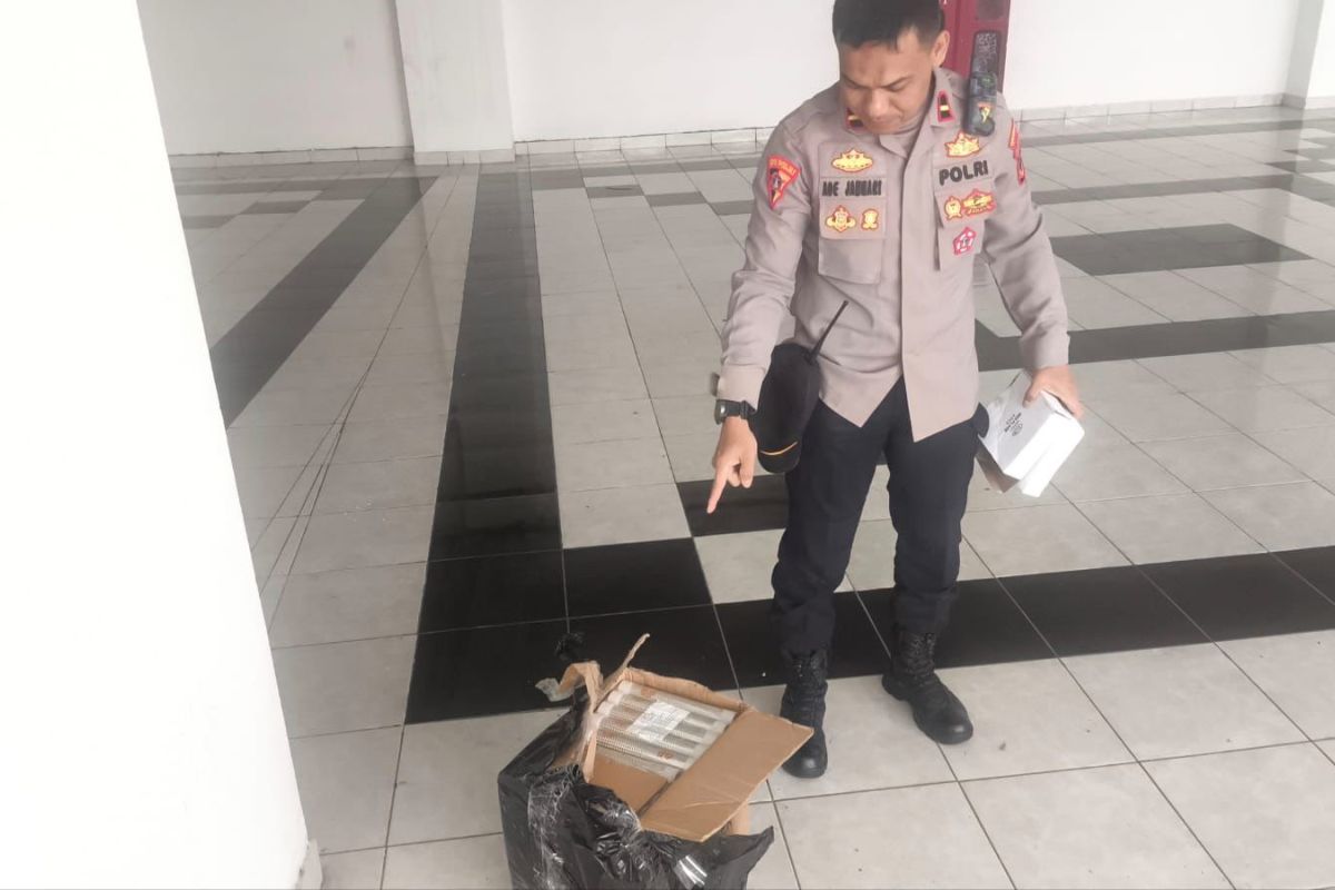 West Java Police seize hundreds of dangerous items ahead of Persib match at GBLA