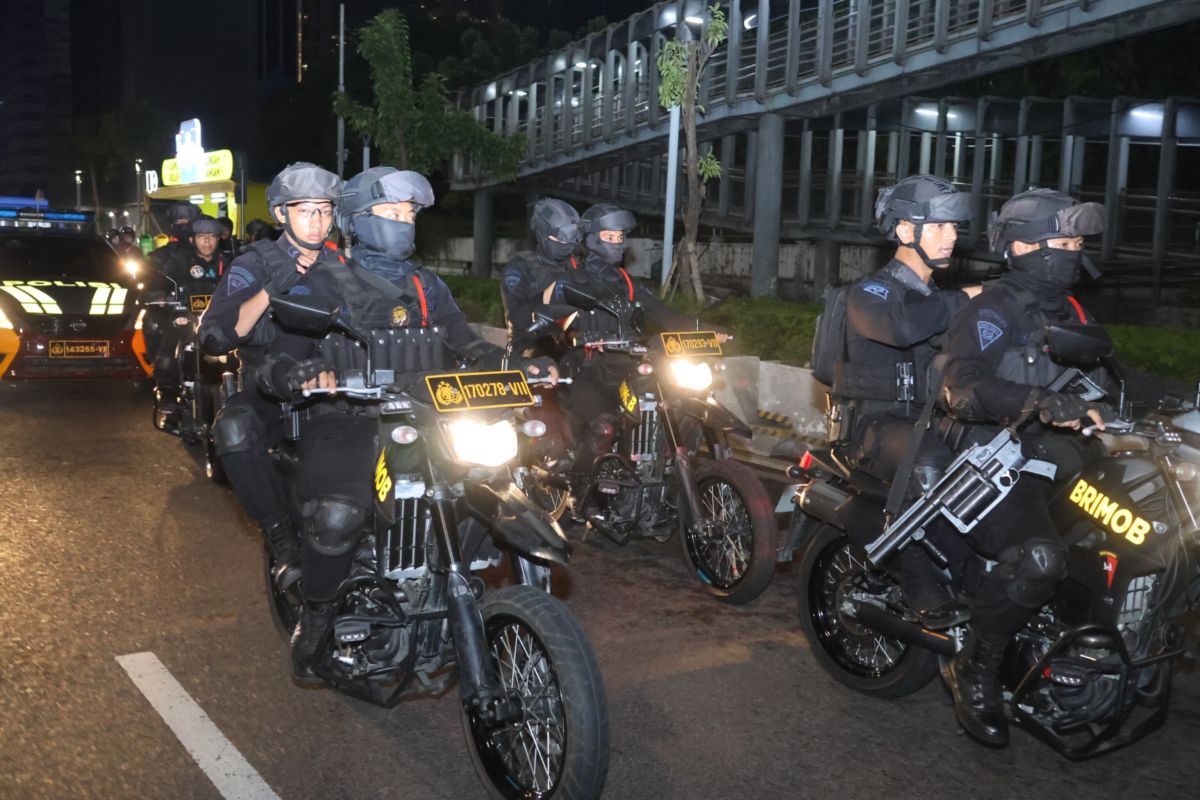 Metro Jaya Police conduct routine patrols to anticipate street crime in the South Jakarta area