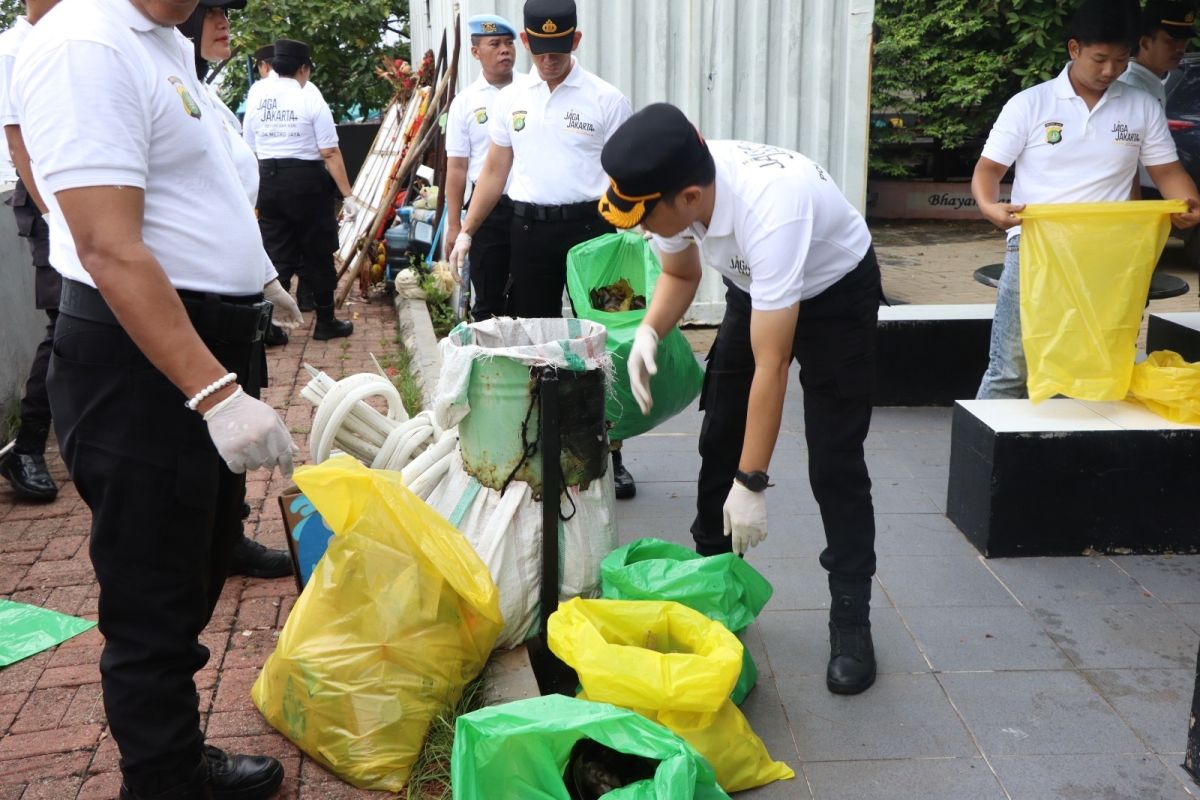 Thousand Islands Police Resort Implements Waste Sorting Under Keep Jakarta Clean and Beautiful