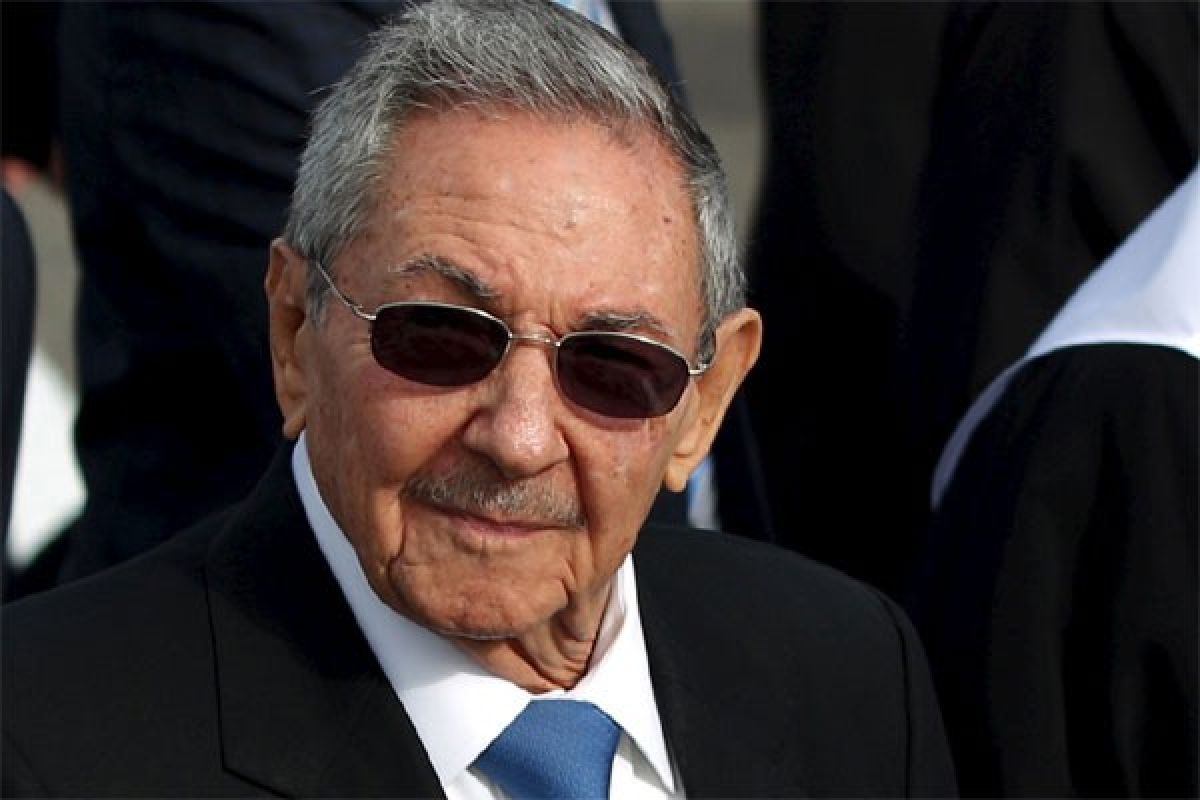 Thousands of Cubans protest outside the US Embassy over Raul Castro indictment