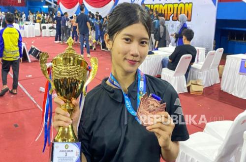 UBSI student Anita Tri Ariani Putri secures third place in the Senior Kyourugi category at the Pancasila Cup 2