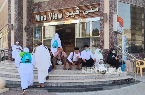 Saudi Arabia Tightens Security and Traffic for Hajj Pilgrims in Makkah