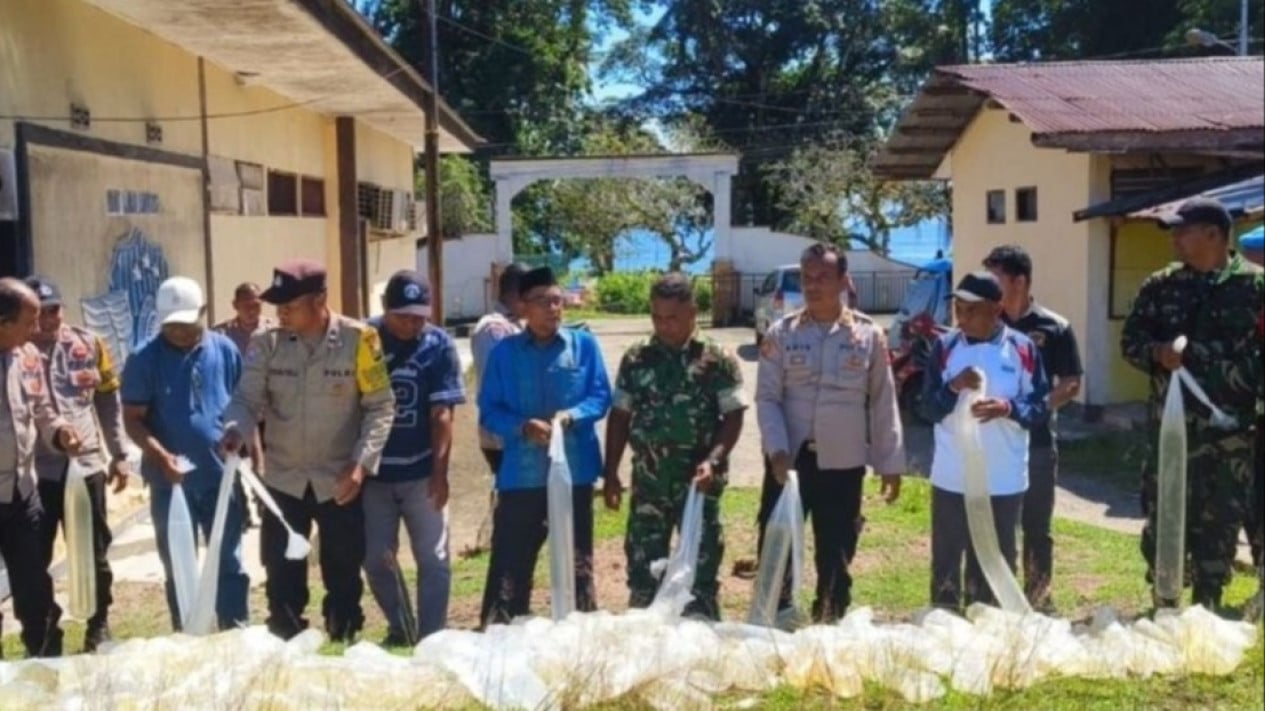 To Prevent Potential Public Order and Security Disturbances, 500 Litres of Sopi Destroyed Following Raid in Central Maluku