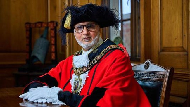 Former Taxi Driver Becomes Manchester's Lord Mayor