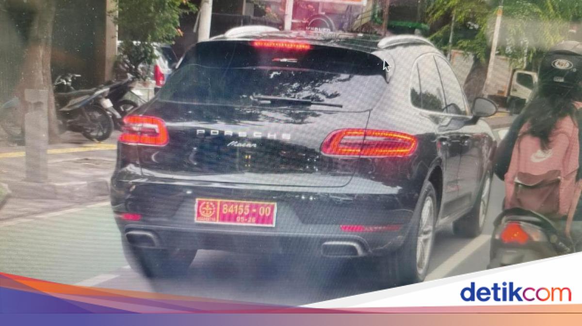 Viral Porsche Macan Seen With TNI Service Plate, Kapuspen Says