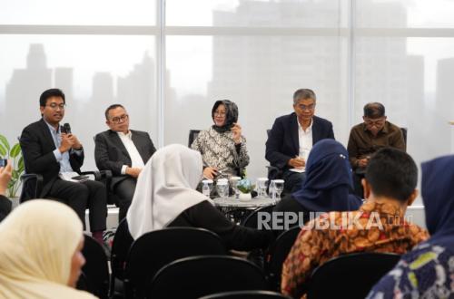 Several Figures Gather at Paramadina to Respond to Foreign Media Scrutiny of Economic Conditions
