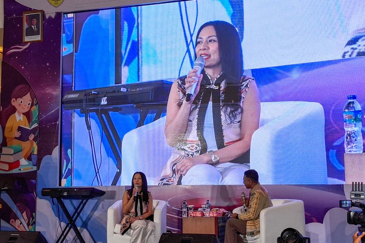 Bank Indonesia NTT Partners with Dee Lestari to Develop Regional Literacy
