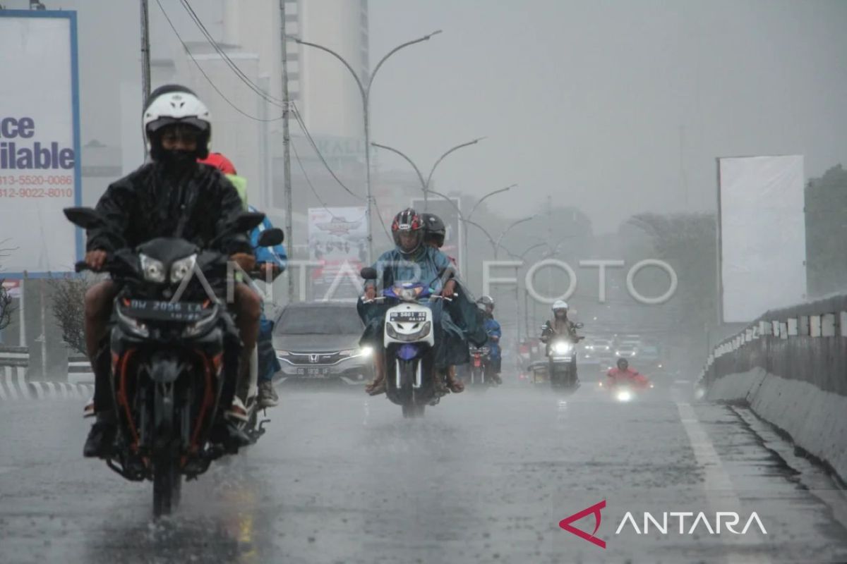 Sunday: BMKG forecasts light rain for most major Indonesian cities