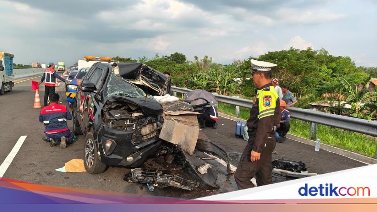 Appearance of DPR Member Gus Hilman's Vehicle Severely Damaged Following Paspro Toll Accident