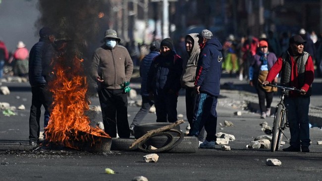 Economic Crisis Worsens, President Promises Cabinet Reshuffle Amid US Coup Warning