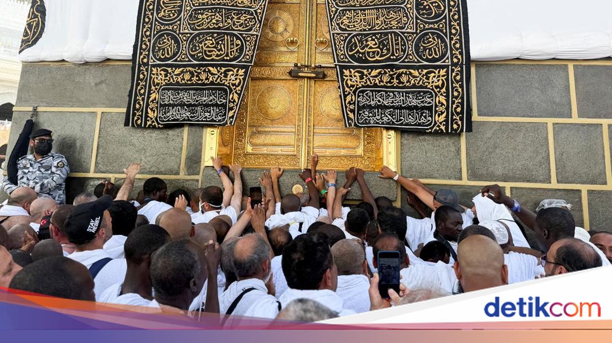 Western Pilgrims Flock to Makkah Undeterred by Middle East Tensions
