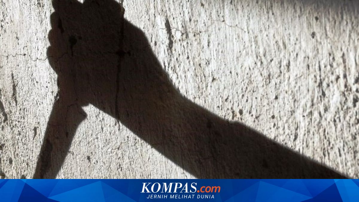 Elderly man suspected of stabbing ex-wife at child's wedding reception in North Jakarta over revenge motive