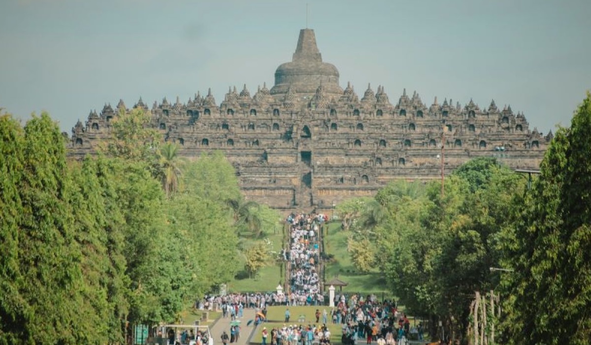 Borobudur Temple Operations Restricted Until 2pm on Waisak Day 2026