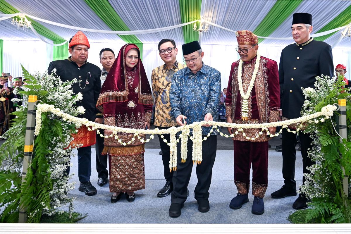 Education Minister applauds private schools for delivering quality education