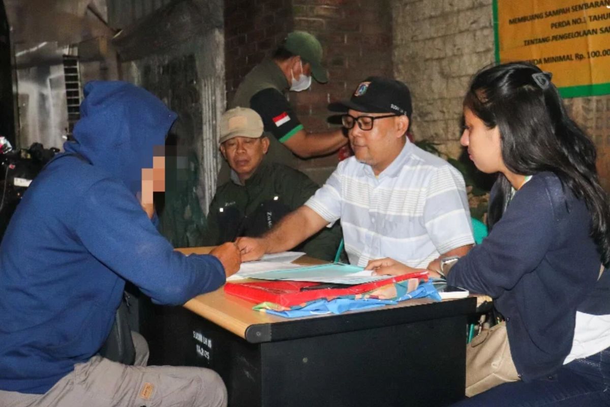 South Jakarta Environmental Agency Raids Illegal Dumpers in Jagakarsa