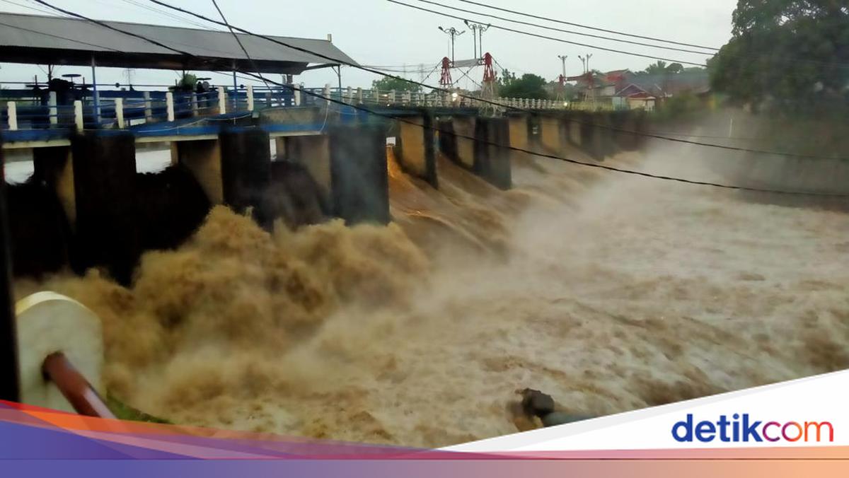 Heavy Rain in Puncak Bogor Triggers Alert Level 3 at Katulampa Weir