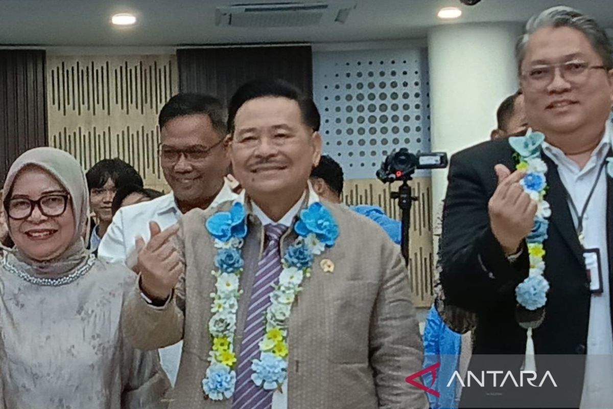 Otto urges public unity to tackle global economic uncertainty