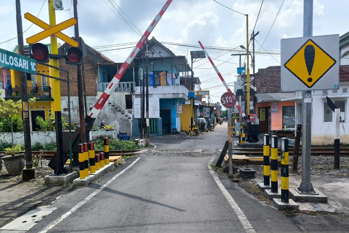 KAI accelerates upgrades to 20 level crossings in Malang to prevent accidents