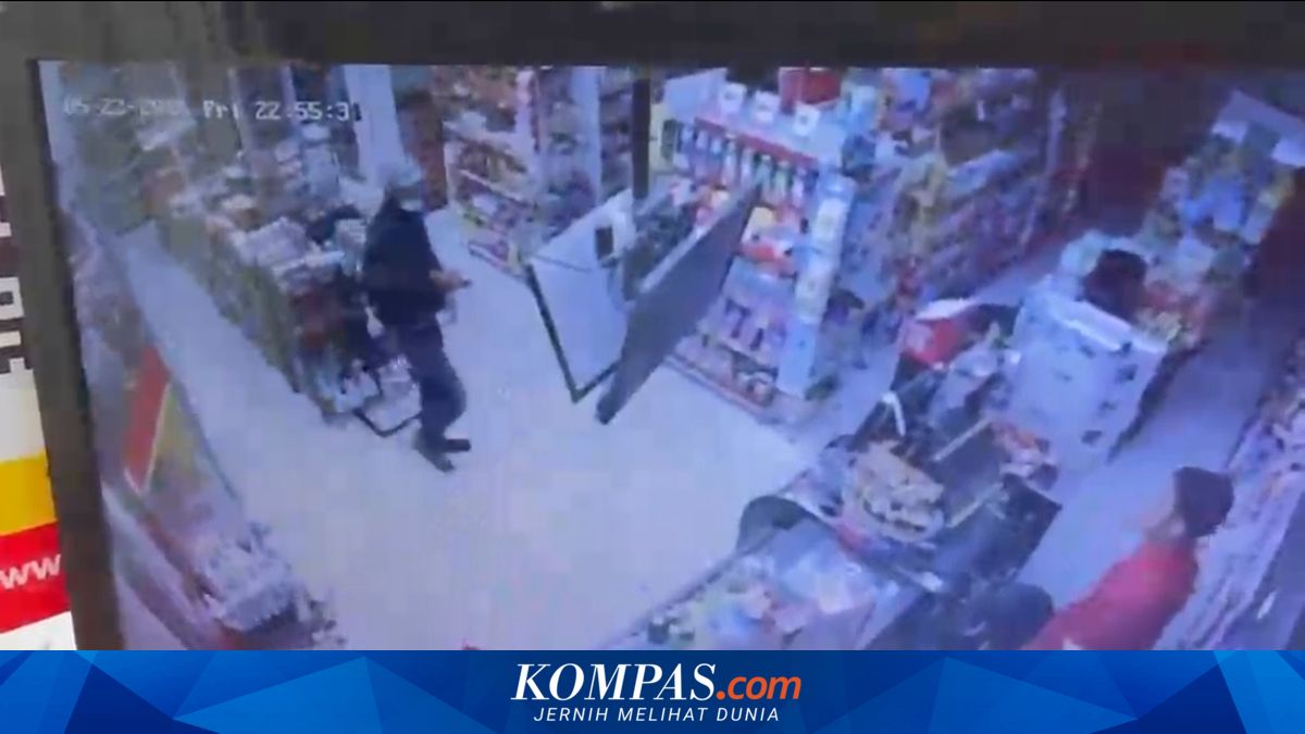 Gun and Machete Threats as East Jakarta Minimarket Robbers Demand 'Go to the Safe!'