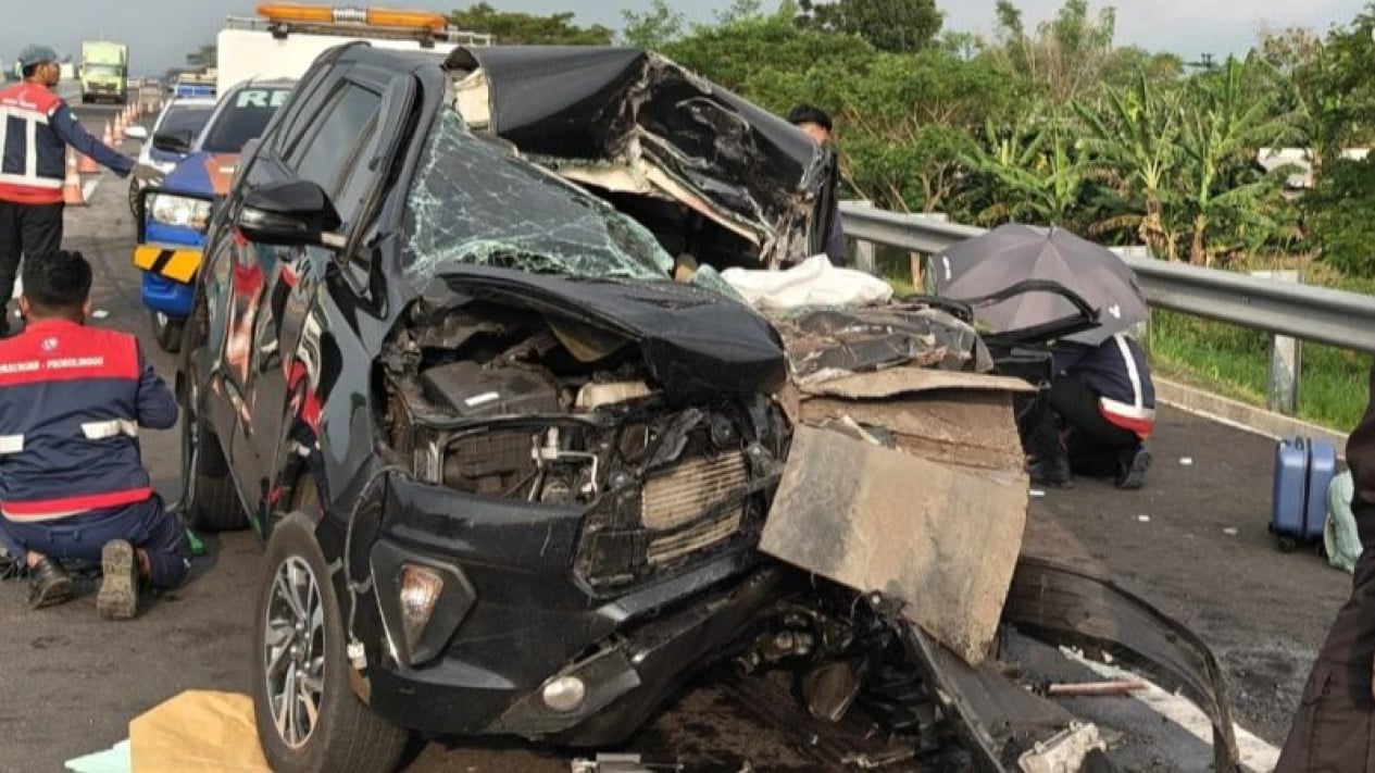 DPR Member Gus Hilman's Car Crash Kills Two Staff on Paspro Toll Road; Driver Fatigue Suspected