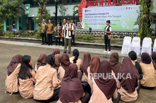 Yogyakarta Students Trained in Disaster Simulations to Prevent 2006 Earthquake Trauma Recurrence