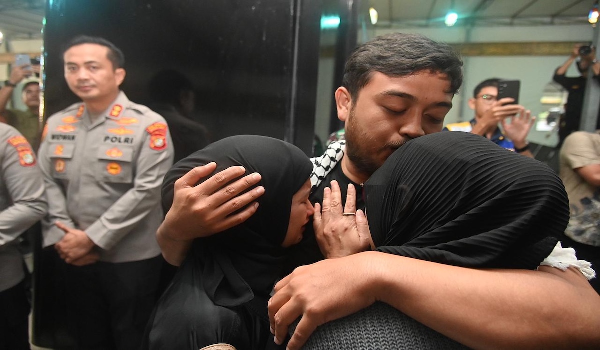 From Ship to Detention, Returning with Testimonies