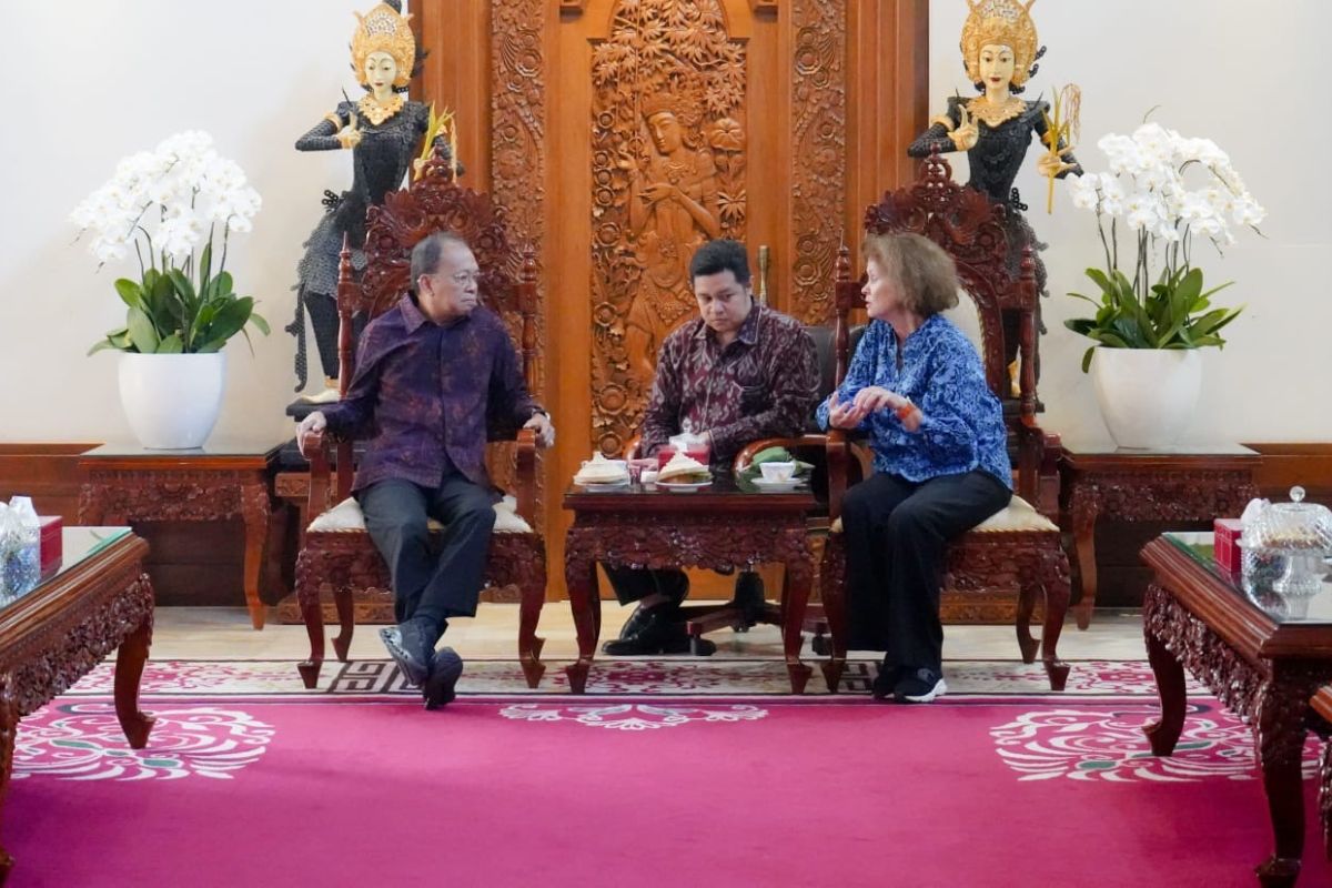 Governor Receives World Bank Advice on Five Bali Challenges