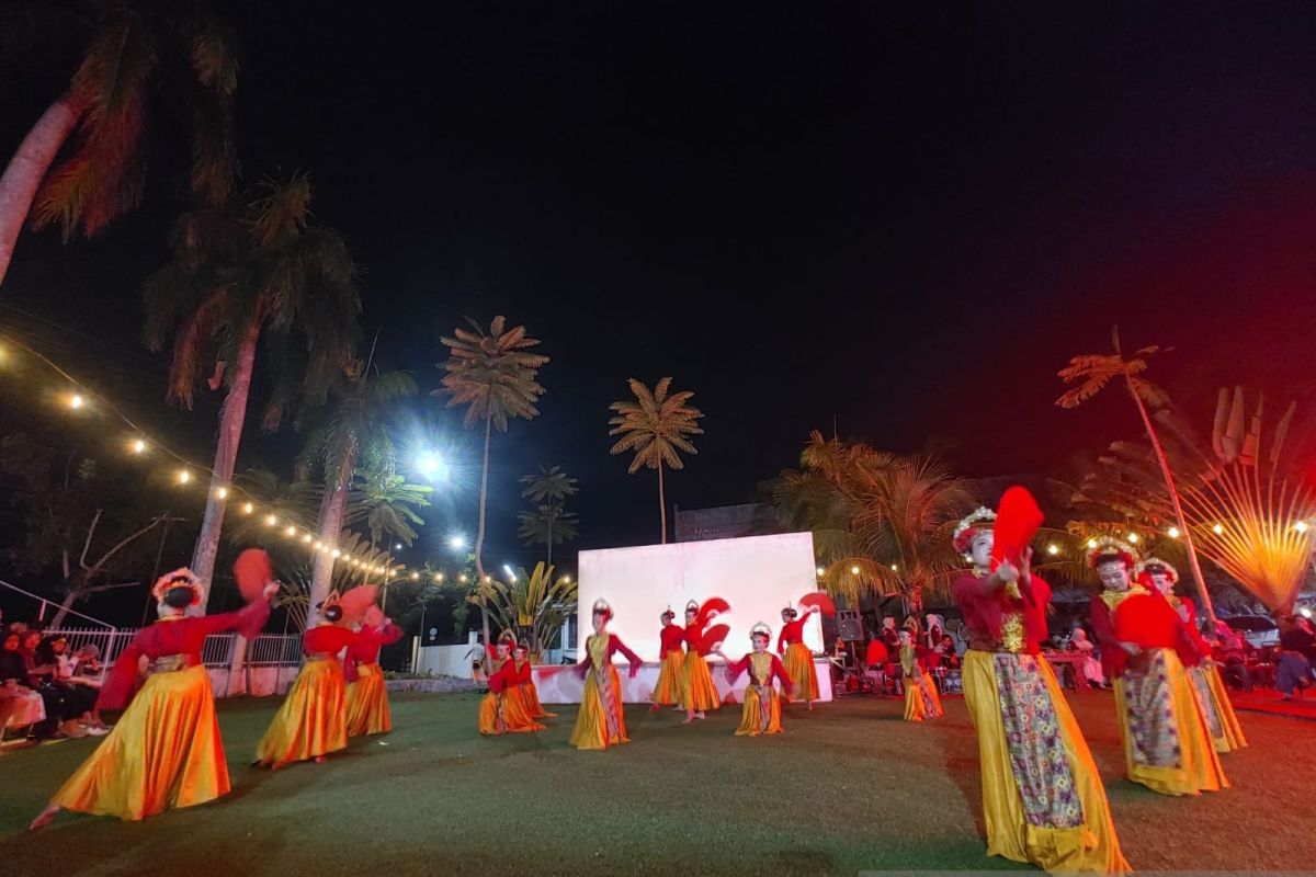 Enjoying Sumatran Dances in Northern Padang